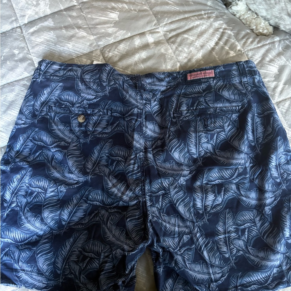 Vineyard Vines Blue Leaf Print Men's Shorts